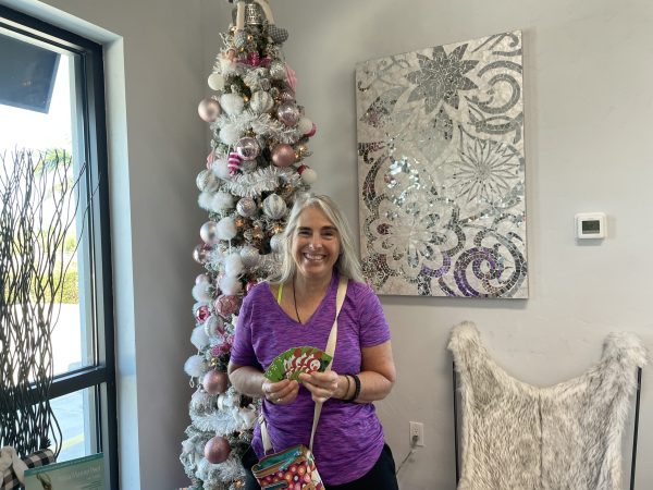 Tami Stefanatos recently donated $300 in grocery gift cards to Kids Needs so local families can add to their holiday tables.  Tami’s generosity will go a long way in helping our families enjoy the holidays.